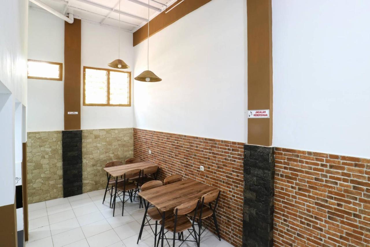 Pondok Backpacker City Square Malang Exterior photo